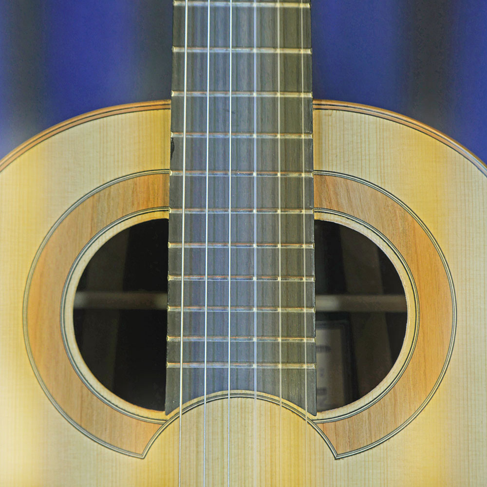 Hein Gitarrenbau klassische Gitarre Form nach Santos Hernandez (1924) und Schallloch nach Francisco Simplicio (1930), Fichte, Palisander, Mensur 65 cm, Baujahr 2024, Rosette, Schild